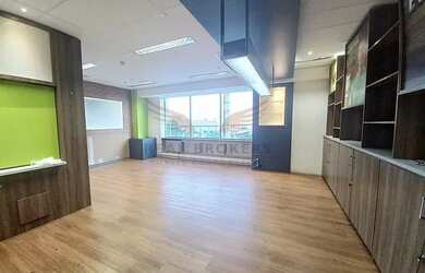 Imagem: O depósito possui 2 Vagas na garagem, 48m² de Área e está