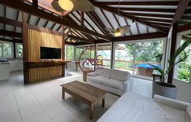 Imagem: A casa em condomínio possui 4 Dormitórios, 5 Banheiros, 2