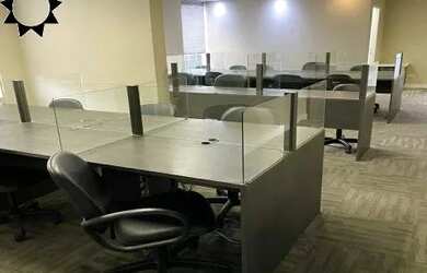 Imagem: O depósito possui 4 Vagas na garagem, 160m² de Área e está