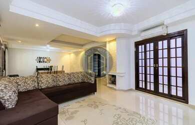 Imagem: A casa possui 5 Dormitórios, 5 Banheiros, 5 Vagas na garagem