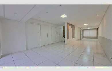 Imagem: A casa possui 3 Dormitórios, 3 Banheiros, 2 Vagas na garagem