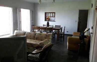 Imagem: O apartamento possui 3 Dormitórios, 1 Banheiro, 1 Vaga na garagem