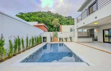 Imagem: A casa em condomínio possui 4 Dormitórios, 5 Banheiros, 4