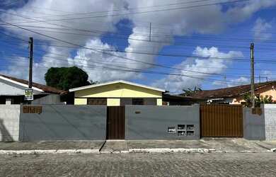 Imagem: A casa possui 2 Dormitórios, 1 Banheiro, 1 Vaga na garagem