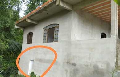 Imagem: A casa possui 2 Dormitórios, 1 Banheiro, 4 Vagas na garagem