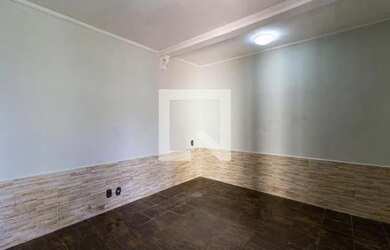 Imagem: A casa possui 3 Dormitórios, 2 Banheiros, 3 Vagas na garagem