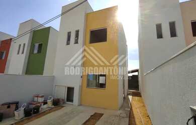 Imagem: A casa possui 2 Dormitórios, 1 Banheiro, 1 Vaga na garagem