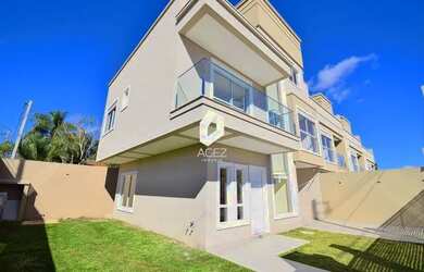 Imagem: A casa possui 3 Dormitórios, 5 Banheiros, 2 Vagas na garagem