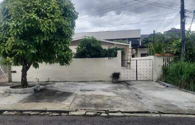 Imagem: A casa em condomínio possui 3 Dormitórios, 3 Banheiros, 2