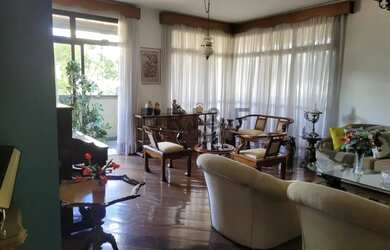 Imagem: O apartamento possui 4 Dormitórios, 5 Banheiros, 4 Vagas na