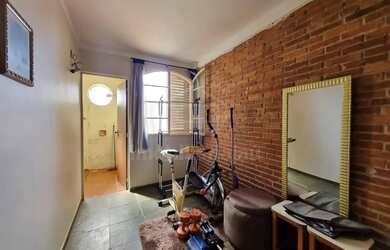 Imagem: A casa possui 4 Dormitórios, 2 Banheiros, 2 Vagas na garagem