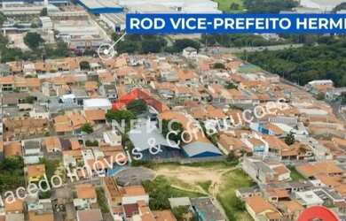 Imagem: A casa possui 4 Dormitórios, 2 Banheiros, 2 Vagas na garagem