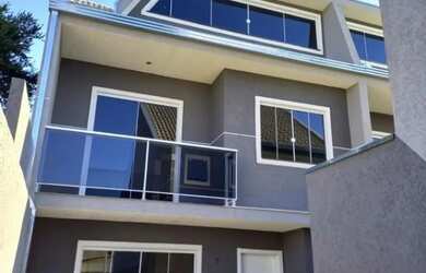 Imagem: A casa possui 4 Dormitórios, 3 Banheiros, 4 Vagas na garagem