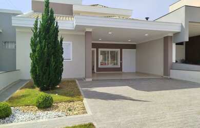 Imagem: A casa em condomínio para alugar possui 3 Dormitórios, 5 Banheiros