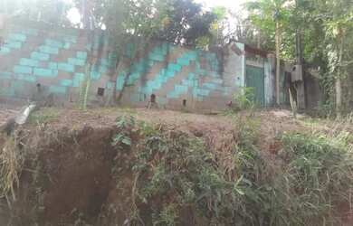 Imagem: A casa possui 2 Dormitórios, 2 Banheiros, 250m² de Área e