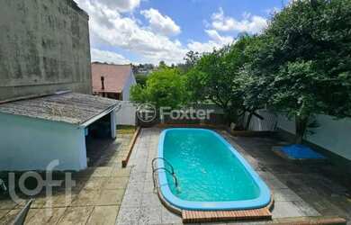 Imagem: A casa possui 2 Dormitórios, 1 Banheiro, 3 Vagas na garagem