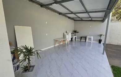 Imagem: O depósito possui 2 Vagas na garagem e 135m² de Área e está