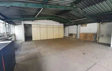 Imagem: O depósito possui 560m² de Área e está localizado em Barro