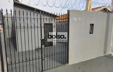 Imagem: A casa possui 1 Dormitório, 1 Banheiro, 1 Vaga na garagem