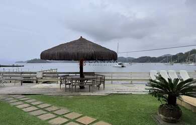 Imagem 10: Casa costeira com praia de 8 suítes, em Angra dos Reis-RJ