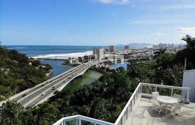 Imagem: A casa em condomínio possui 4 Dormitórios, 5 Banheiros, 5