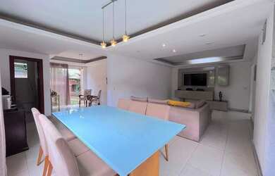 Imagem: A casa possui 5 Dormitórios, 5 Banheiros, 5 Vagas na garagem