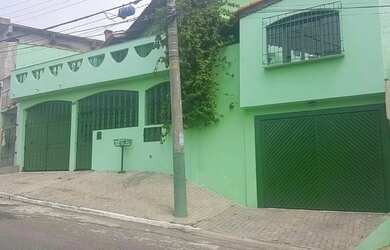 Imagem: A casa possui 3 Dormitórios, 4 Banheiros, 4 Vagas na garagem