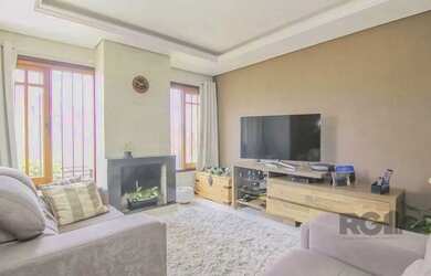 Imagem: A casa possui 3 Dormitórios, 3 Banheiros, 3 Vagas na garagem