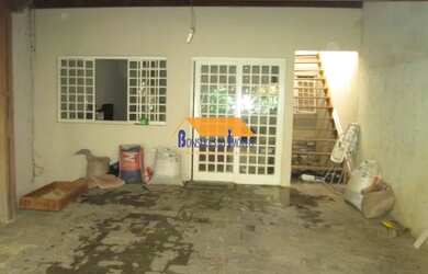 Imagem: A casa possui 5 Dormitórios, 4 Banheiros, 2 Vagas na garagem