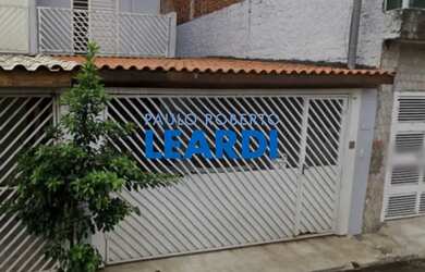 Imagem: A casa possui 3 Dormitórios, 3 Banheiros, 2 Vagas na garagem