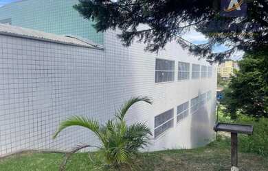 Imagem: O depósito possui 2 Vagas na garagem, 46m² de Área e está