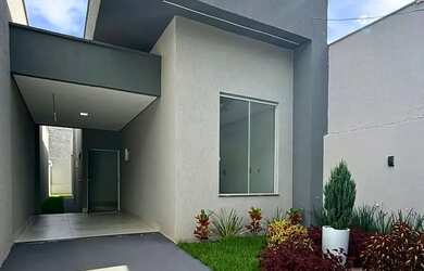 Imagem: A casa possui 2 Dormitórios, 2 Banheiros, 2 Vagas na garagem