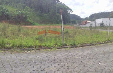 Imagem: O terreno possui 528m² de Área e está localizado em Nereu