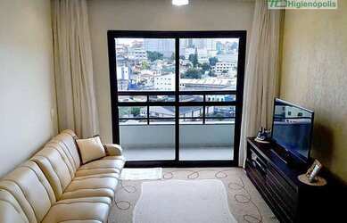 Imagem: O apartamento possui 3 Dormitórios, 1 Banheiro, 2 Vagas na