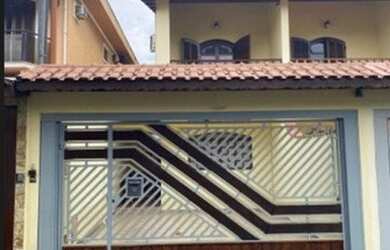 Imagem: A casa possui 3 Dormitórios, 5 Banheiros, 4 Vagas na garagem