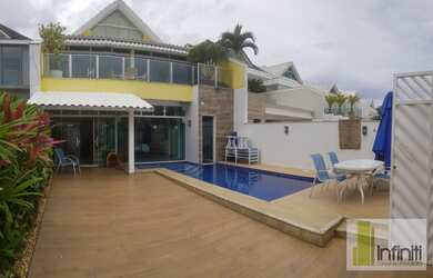 Imagem: A casa em condomínio possui 4 Dormitórios, 5 Banheiros, 2