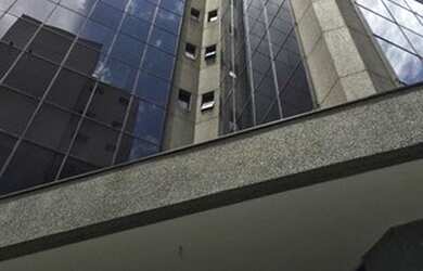 Imagem: O depósito possui 2 Vagas na garagem e 65m² de Área e está