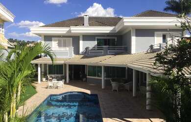 Imagem: A casa em condomínio possui 4 Dormitórios, 5 Banheiros, 4