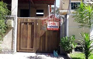 Imagem: A casa possui 4 Dormitórios, 5 Banheiros, 1 Vaga na garagem