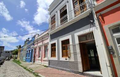 Imagem: A casa possui 5 Dormitórios, 5 Banheiros, 550m² de Área e