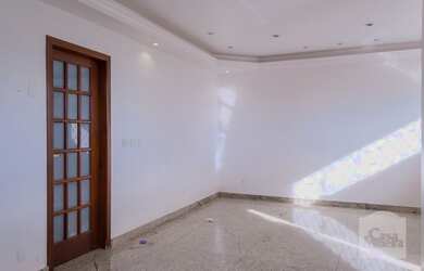 Imagem: A casa possui 3 Dormitórios, 3 Banheiros, 2 Vagas na garagem