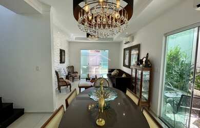 Imagem: A casa possui 4 Dormitórios, 4 Banheiros, 200m² de Área e