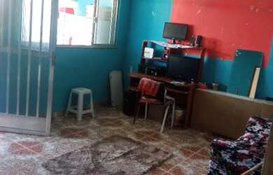 Imagem 5: Casa grande. Varanda, Guarda roupa, 1 Banheiroe2 Dormitórios