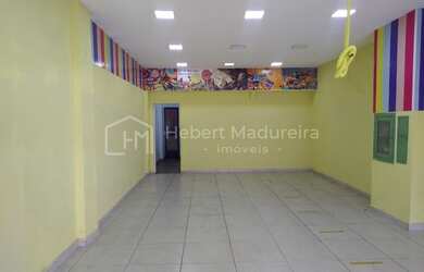 Imagem: O depósito possui 180m² de Área e está localizado em Aterrado