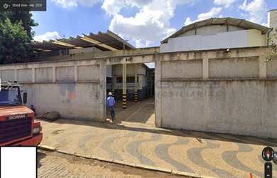 Imagem: O depósito possui 5 Vagas na garagem e 1500m² de Área e está