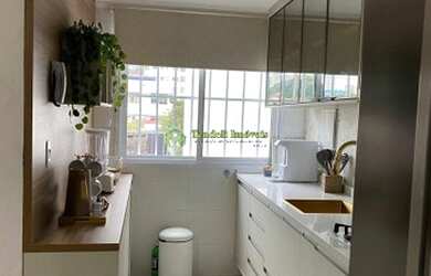 Imagem: O apartamento possui 2 Dormitórios, 1 Banheiro, 1 Vaga na garagem