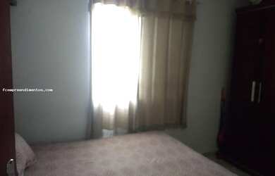 Imagem: O apartamento possui 3 Dormitórios, 1 Banheiro, 1 Vaga na garagem