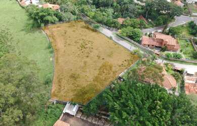 Imagem: O terreno possui 2.404m² de Área e está localizado em Loteamento