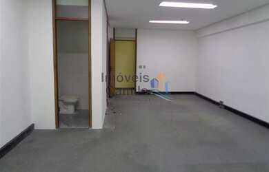 Imagem: O depósito possui 1 Vaga na garagem, 42m² de Área e está