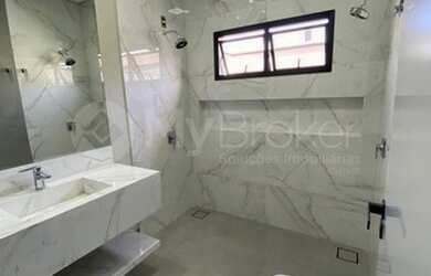 Imagem: A casa em condomínio possui 3 Dormitórios, 4 Banheiros, 4